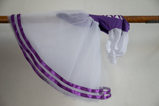 Body cu mâneci din voal și fustă din tulle cu panglică satinată