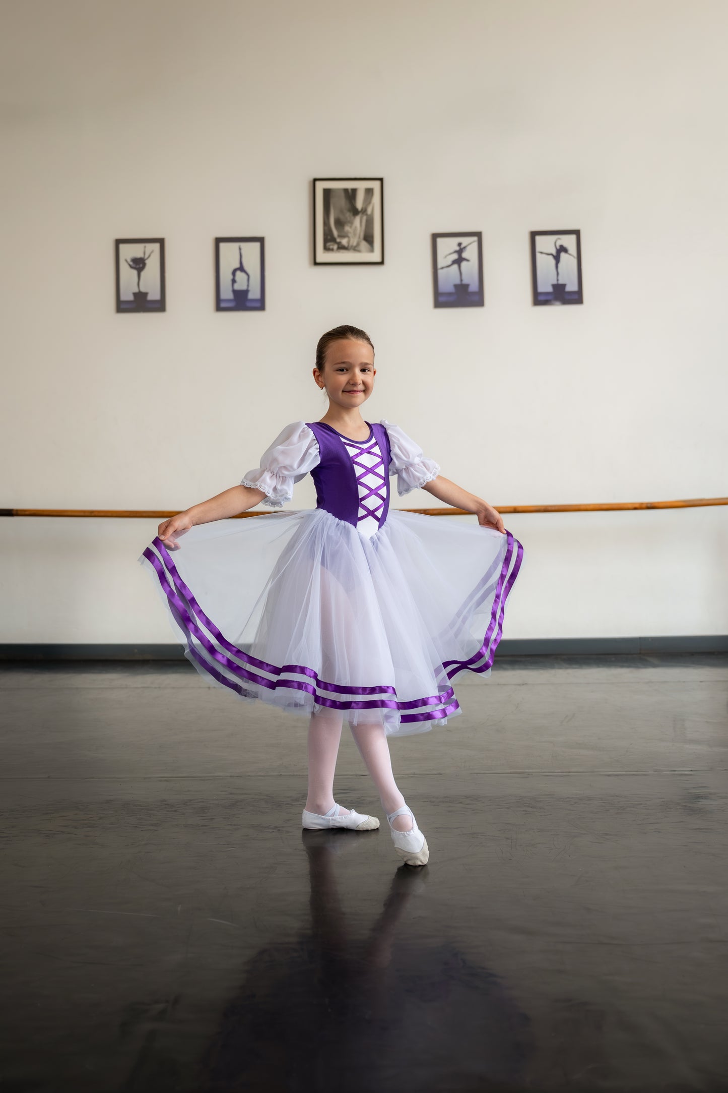Body cu mâneci din voal și fustă din tulle cu panglică satinată
