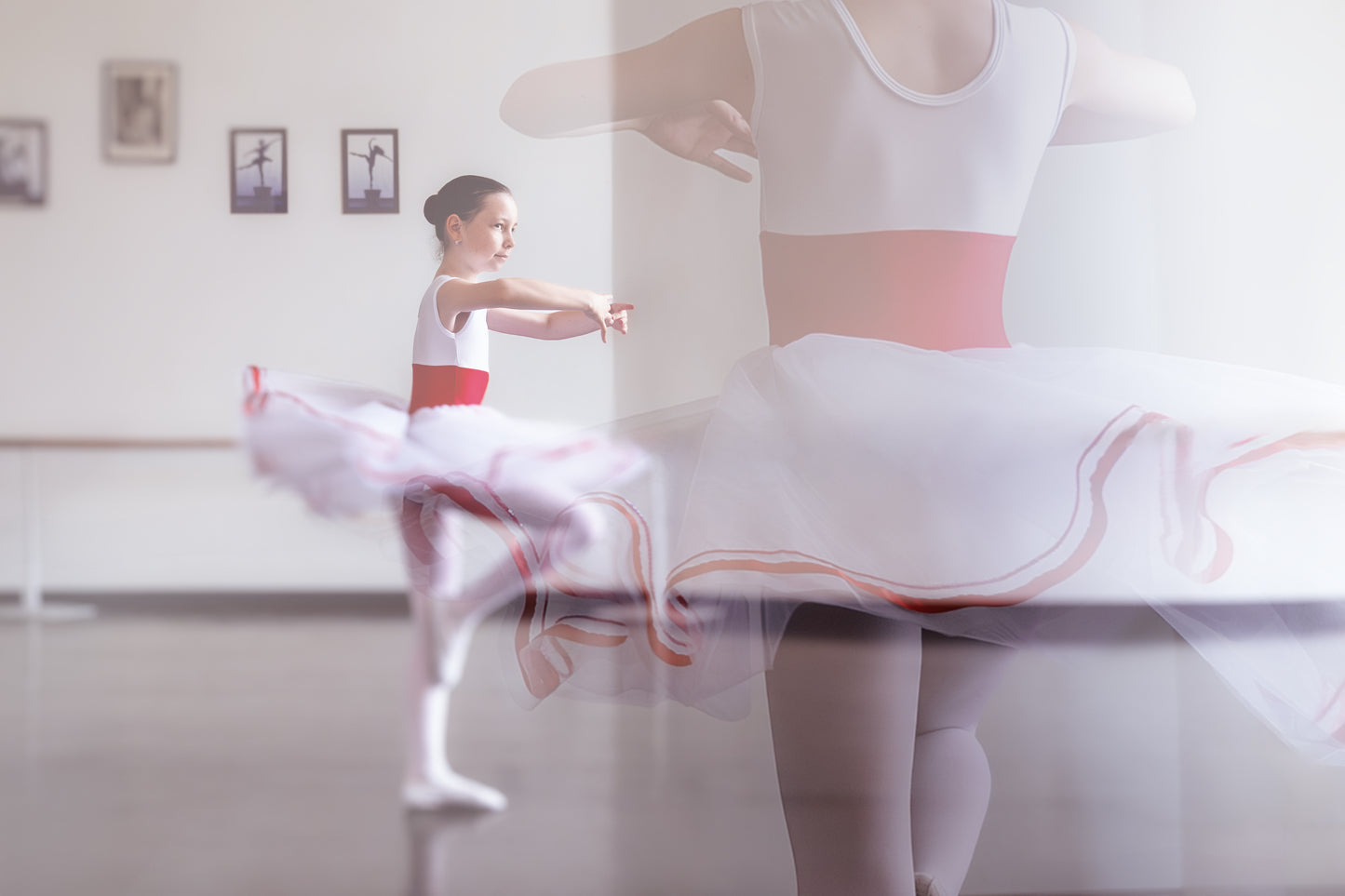 Body fără mâneci cu paiete și fustă din tulle