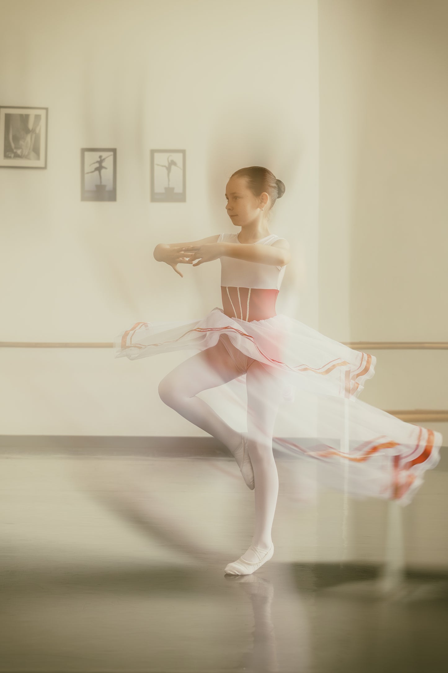 Body fără mâneci cu paiete și fustă din tulle