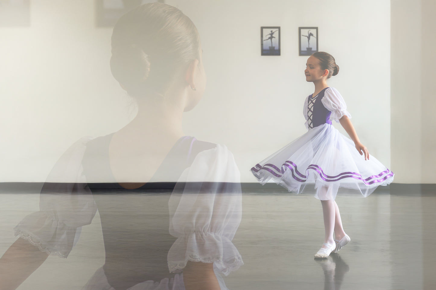 Body cu mâneci din voal și fustă din tulle cu panglică satinată