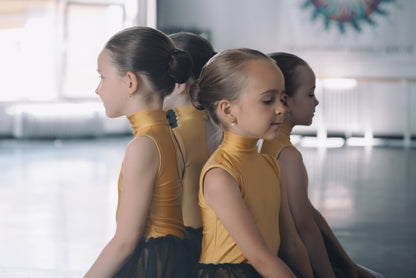 Body balerină cu guler și fustiță din tulle